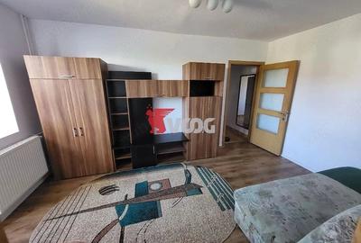 Apartament cu 2 camere semidecomandat, mobilat în Complex Studențesc
