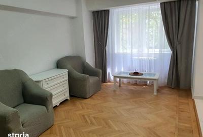 Apartament cu 3 camere decomandat în Romană