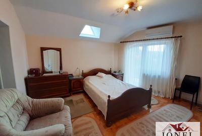 Casă individuală cu 9 camere cu Canalizare în Cetate - 8