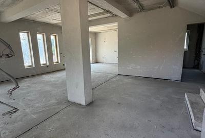 Casă cu 4 camere cu Teren 500 Mp în Corunca