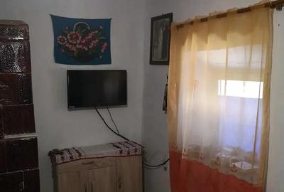 Casă cu 5 camere cu Teren 2200 Mp în Seaca