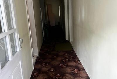 Casă individuală cu 9 camere cu Canalizare în Central - 7