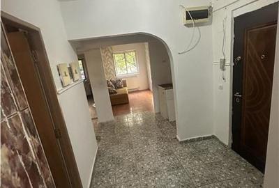Apartament cu 3 camere decomandat, mobilat în Lipovei