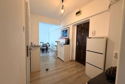 Apartament cu 3 camere decomandat, mobilat în Central