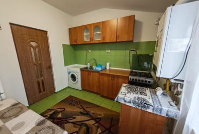 Apartament cu 2 camere semidecomandat în Km 5 - 11