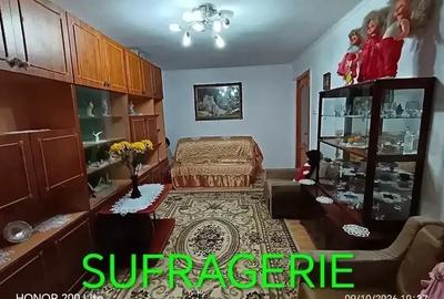 Apartament cu 3 camere decomandat în Patriei