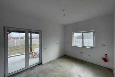 Duplex cu 5 camere cu Canalizare în Ghiroda - 3
