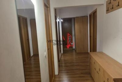 Apartament cu 3 camere decomandat în Dristor