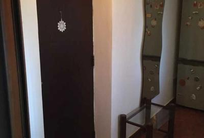 Apartament cu 3 camere semidecomandat în Baza 3 - 5