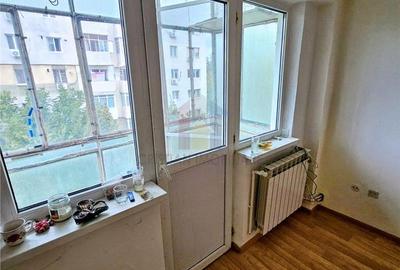 Apartament cu 4 camere decomandat în Viziru 3