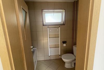Casă cu 4 camere cu Teren 100 Mp în Central - 1