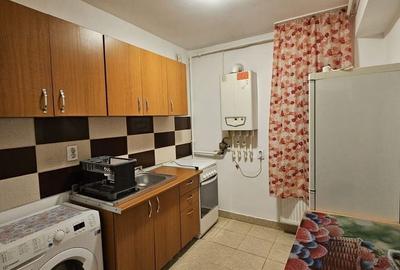 Apartament cu 2 camere decomandat în Apărătorii Patriei - 2