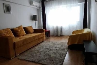 Apartament cu 2 camere decomandat, mobilat în P-ța Victoriei