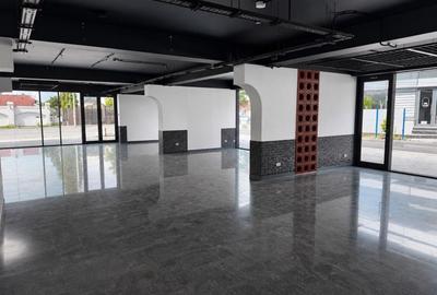 Spațiu comercial, de 280 mp, în Central