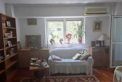 Apartament cu 3 camere decomandat în Calea Călărașilor