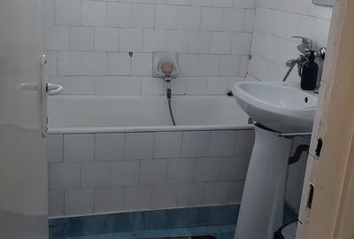 Apartament cu 3 camere semidecomandat în Exterior Vest