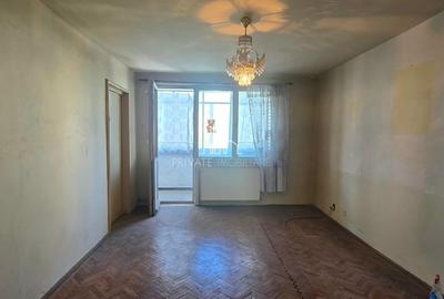 Apartament cu 3 camere decomandat în Est