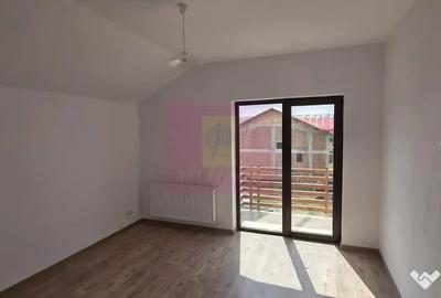 Casă cu 4 camere cu Teren 588 Mp în Brebu