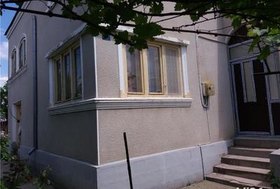 Casă cu 6 camere cu Teren 1000 Mp în Putineiu - 5