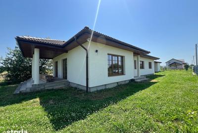 Casă cu 4 camere cu Teren 1500 Mp în Săcălășeni