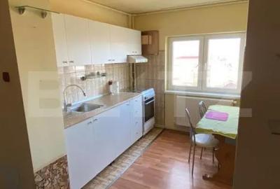 Apartament cu 3 camere semidecomandat în Gojdu - 2