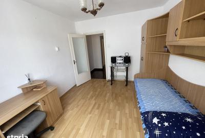 Apartament cu 3 camere decomandat în Vasile Aaron