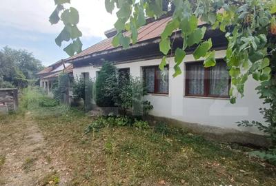 Casă cu 2 camere cu Canalizare în Central