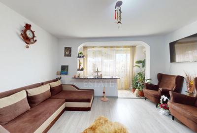 Apartament cu 3 camere semidecomandat, mobilat în Tei