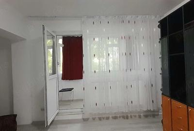 Apartament cu 2 camere decomandat în Micro 20