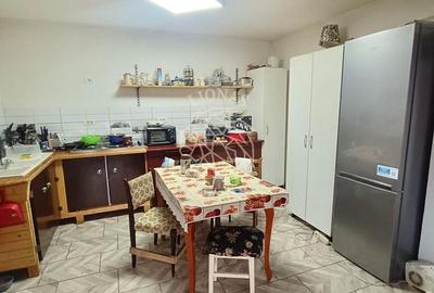 Casă individuală cu 8 camere cu Canalizare în Decebal - 2