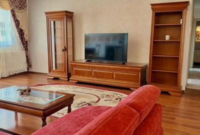 Apartament cu 3 camere decomandat în Vitan