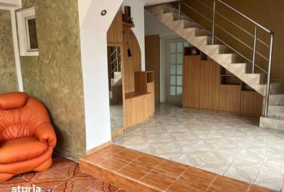 Casă cu 4 camere cu Teren 177 Mp în Rucăr