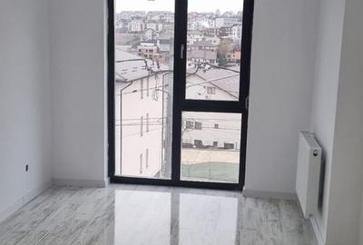 Apartament cu 3 camere în Hlincea