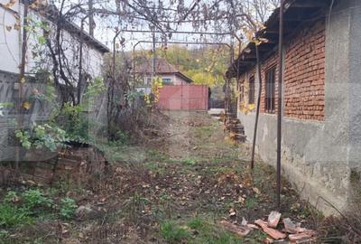 Casă cu 3 camere cu Teren 1300 Mp în Central - 2