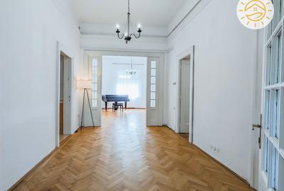 Apartament cu 5 camere în Centrul Istoric