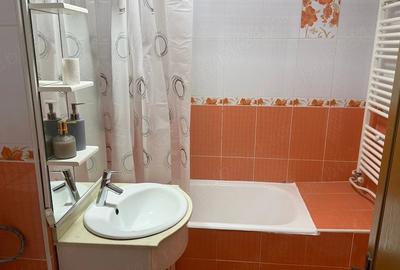 Apartament cu 3 camere decomandat în Micro 17