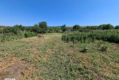 Casă cu 2 camere decomandat în Ruși