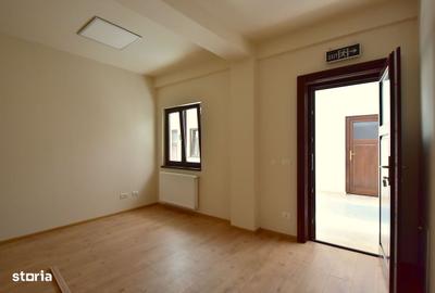Spațiu comercial, de 16 mp, în P-ța Unirii