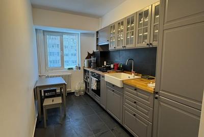 Apartament cu 3 camere semidecomandat în Grivița