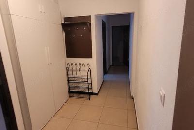 Apartament cu 3 camere decomandat în Micro 4