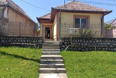 Casă cu 2 camere în Central