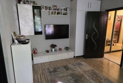 Apartament cu 3 camere semidecomandat în Podu Roș - 3