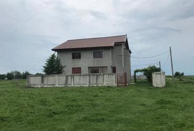 Casă cu 6 camere în Răzvani - 7