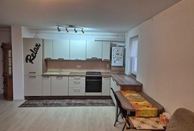 Apartament cu 2 camere decomandat în Tractorul - 2