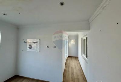 Spațiu comercial, de 100 mp, în Central - 3