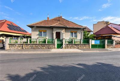 Casă individuală cu 3 camere cu Canalizare în Central