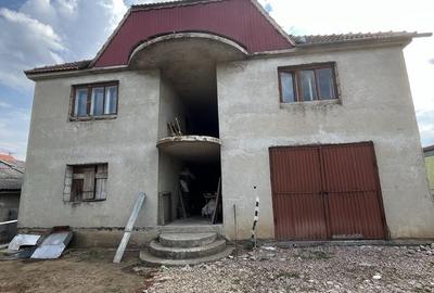 Casă cu 4 camere în Central - 1