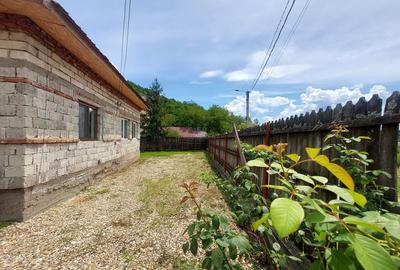 Casă cu 4 camere cu Teren 405 Mp în Bascov
