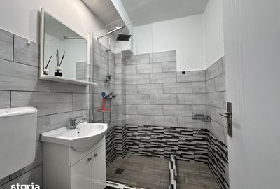 Apartament cu 3 camere decomandat în Gruia