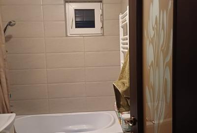 Apartament cu 3 camere semidecomandat în Sălaj